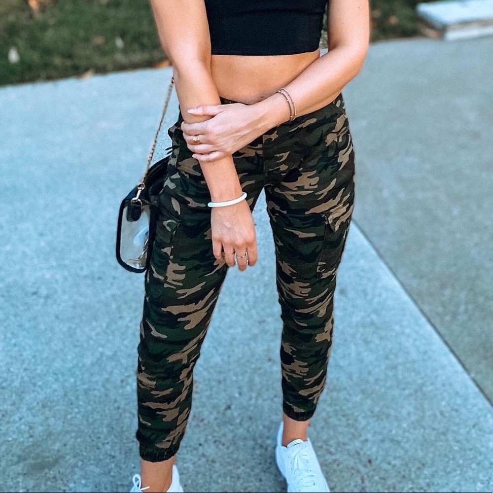 Cropped military camo joggers!